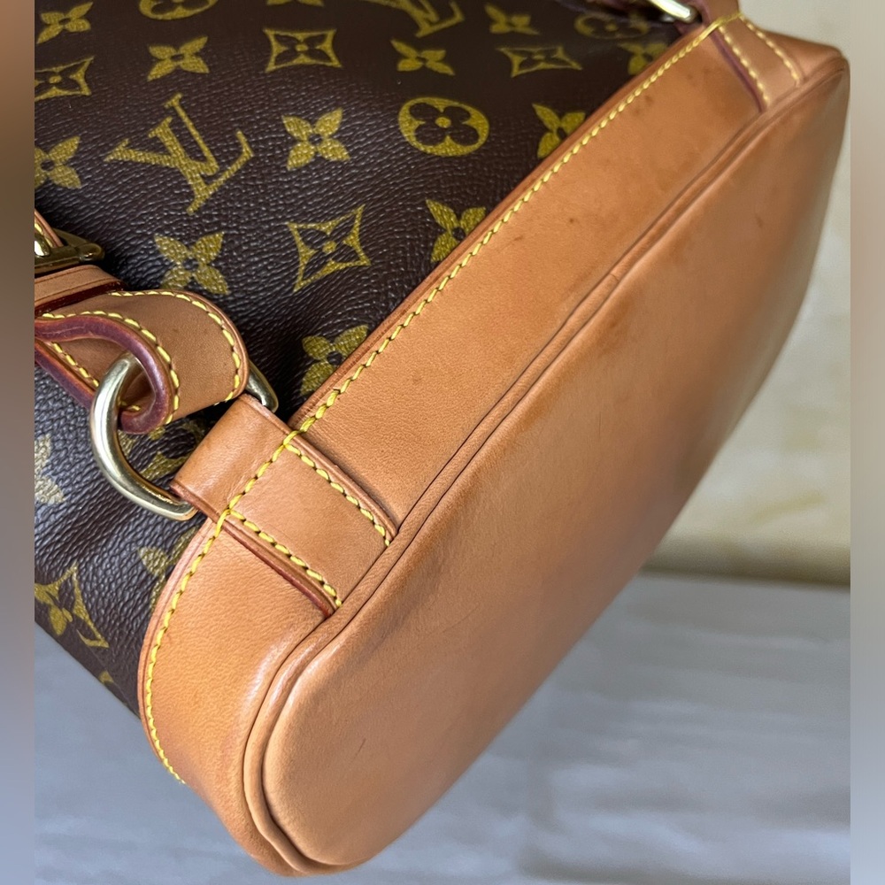 Louis Vuitton Monogram Montsouris MM - Picture 8 of 16